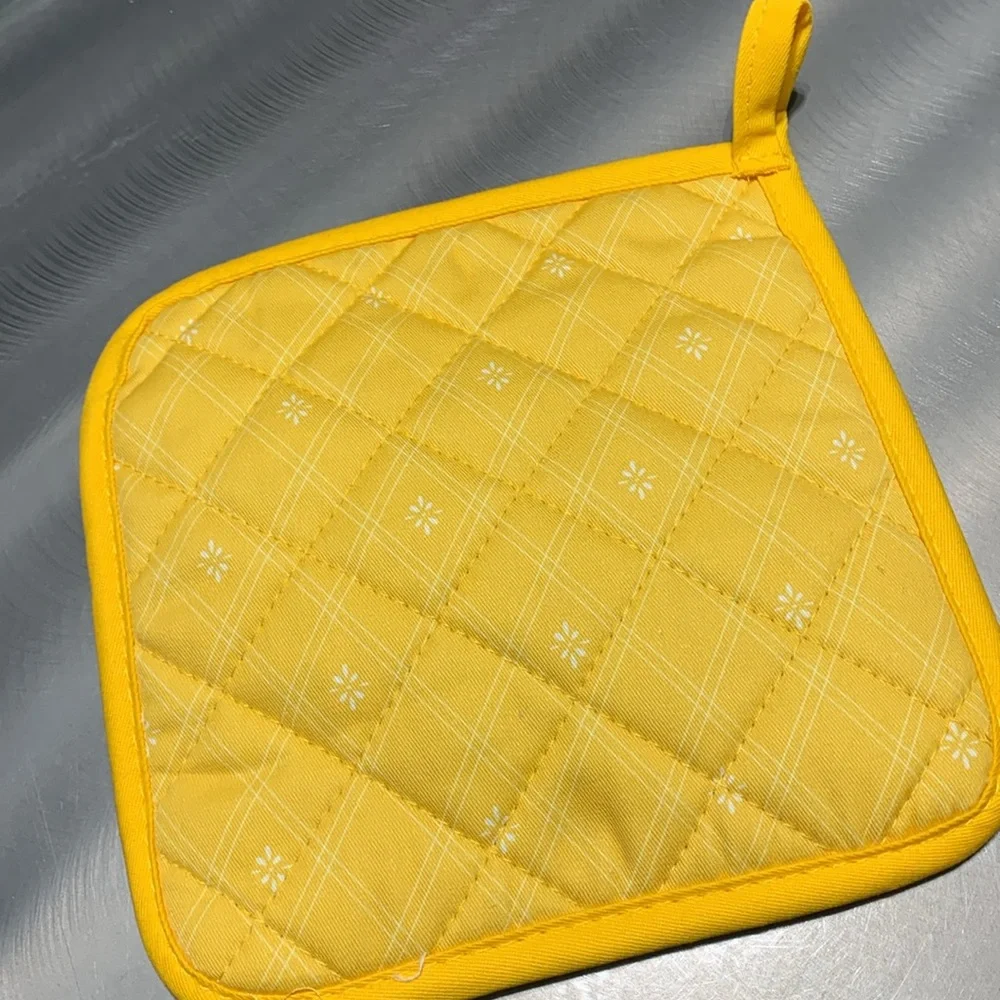 Spoonful of Comfort Yellow Patterned Kitchen Accessories Set & Apron NIB